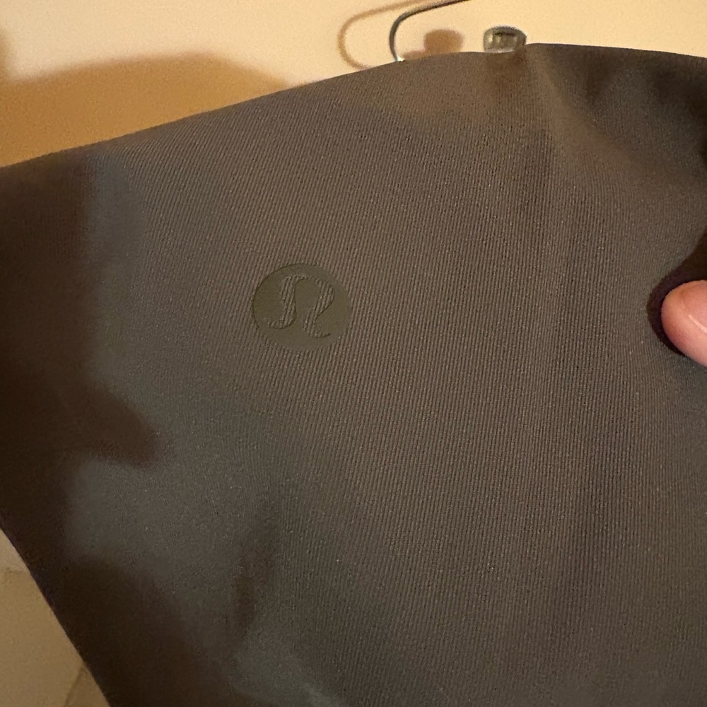 LAST CHANCE | Lululemon On The Fly 23* Crop Pants in Dark Olive - Picture 7 of 7